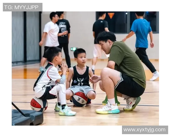 篮球明星亲自示范教小朋友踢球技巧让孩子们爱上运动的乐趣 篮球明星亲自示范教小朋友踢球技巧让孩子们爱上运动的乐趣